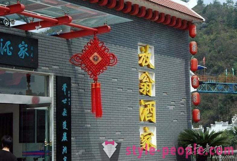 Fanven: ķīniešu restorāns pār kraujas