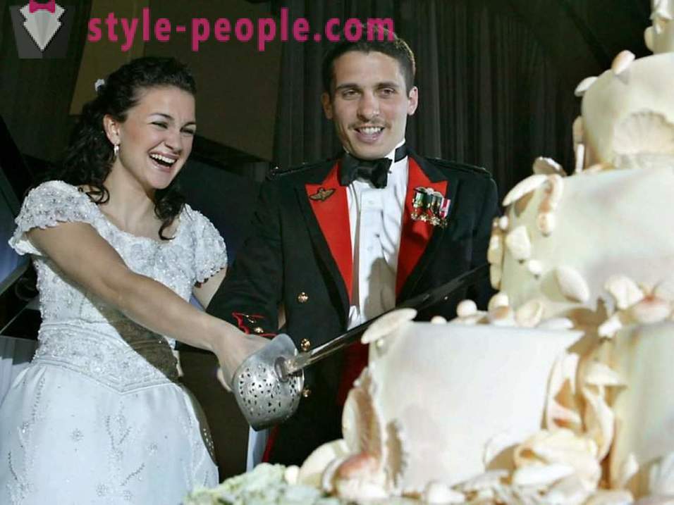Izlase pārsteidzoši royal kāzu tortes