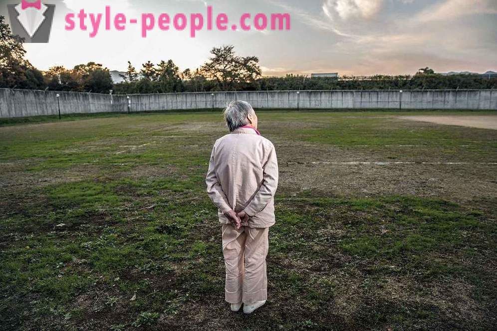 Vecāki Japānas cilvēki mēdz vietējā cietumā