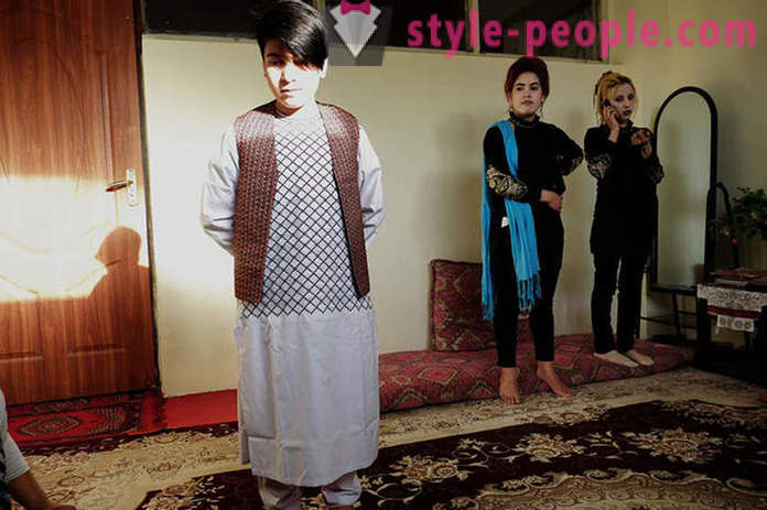 Kāpēc izvirzīts kā zēniem Afganistānā, dažas meitenes
