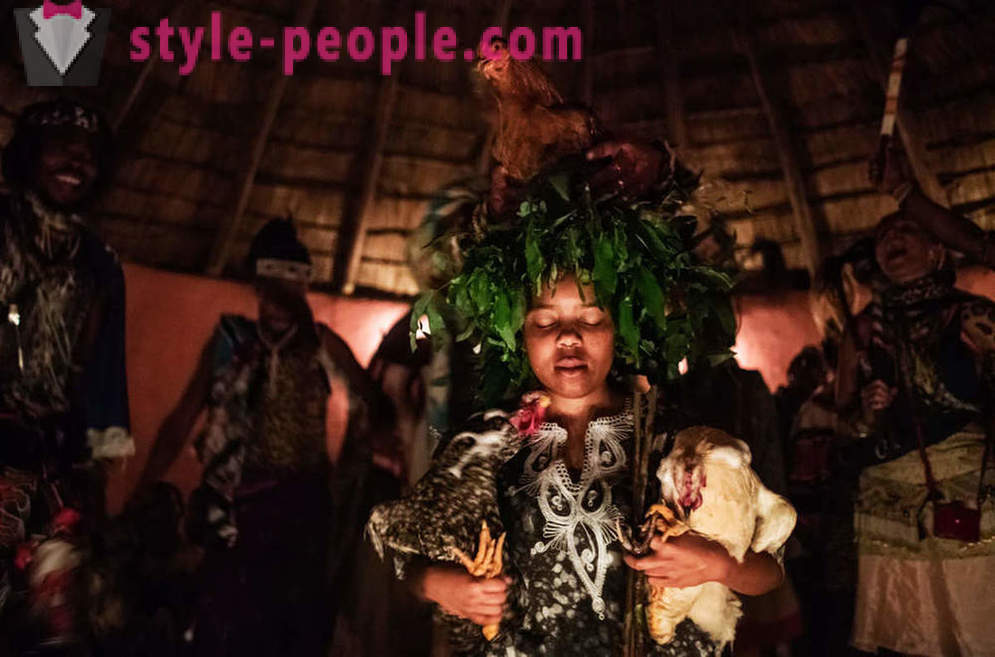 Iniciācijas rituālos tradicionālās dziednieki Dienvidāfrikā