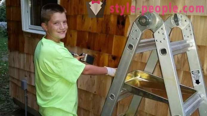 13 gadus vecs zēns uzcēla sev māju