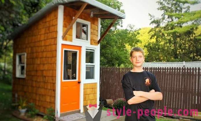 13 gadus vecs zēns uzcēla sev māju