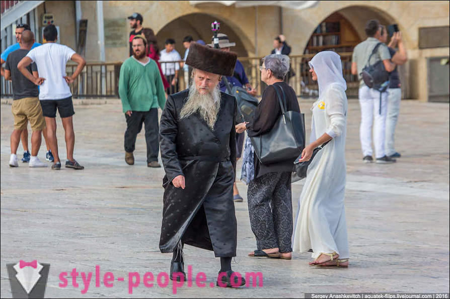 Kāpēc reliģisko ebrejiem jāvalkā speciāls apģērbs