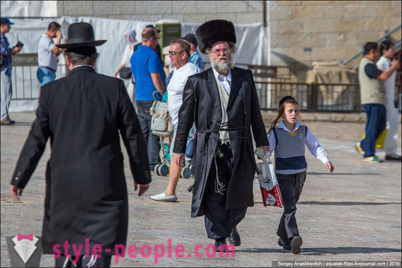 Kāpēc reliģisko ebrejiem jāvalkā speciāls apģērbs