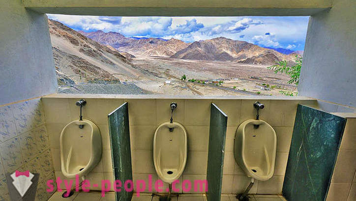No nepieciešamības, bet ne traks: visneparastāko sabiedriskās tualetes