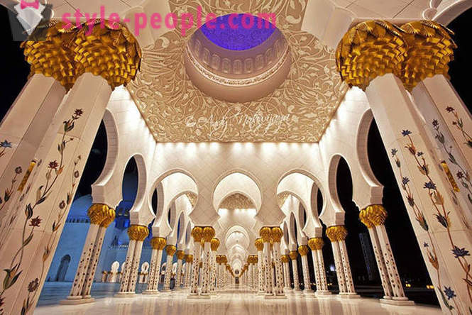 Sheikh Zayed mošeja - galvenais vitrīna neminēts bagātība emirāts Abū Dabī