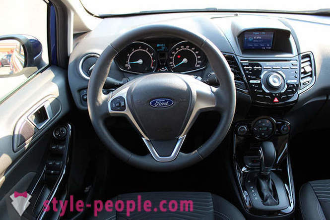 Mēs cenšamies sedanu Ford Fiesta 2015 