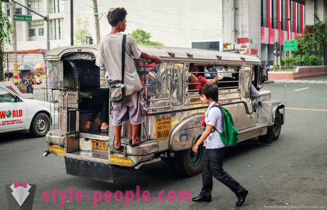 Bright filipīniešu jeepney