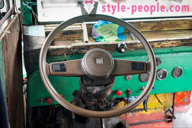 Bright filipīniešu jeepney
