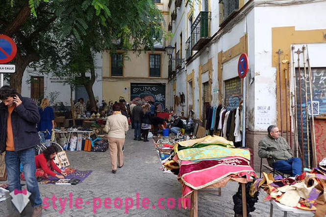 Progudka pie blusu tirgū Spānijā