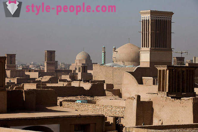 Staigāt uz māla pilsēta Irānā