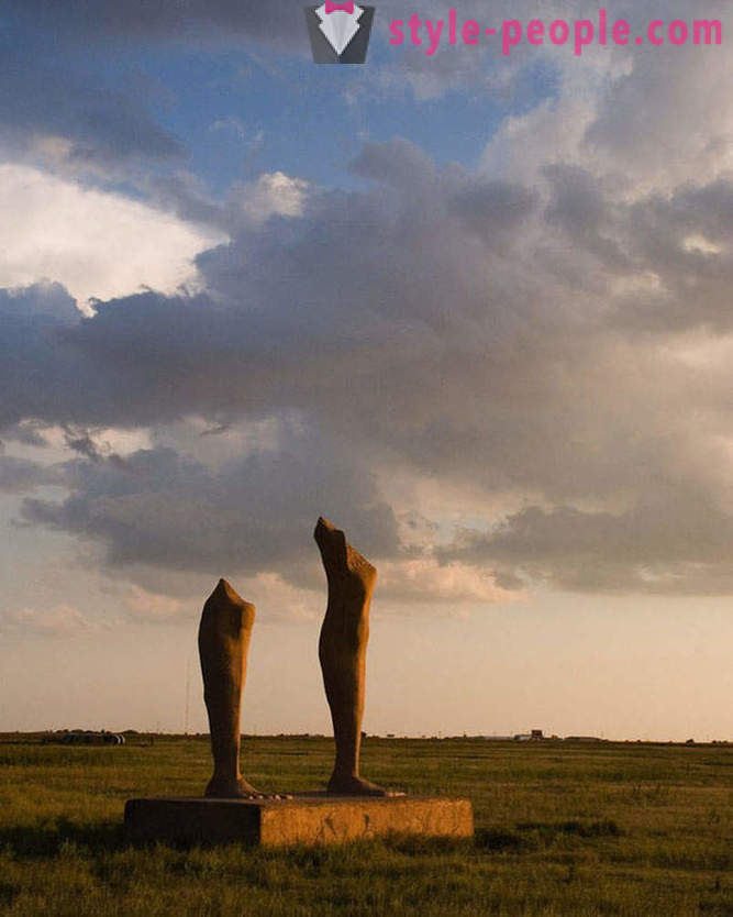 10 visvairāk savāda un dīvaini statujas pasaulē