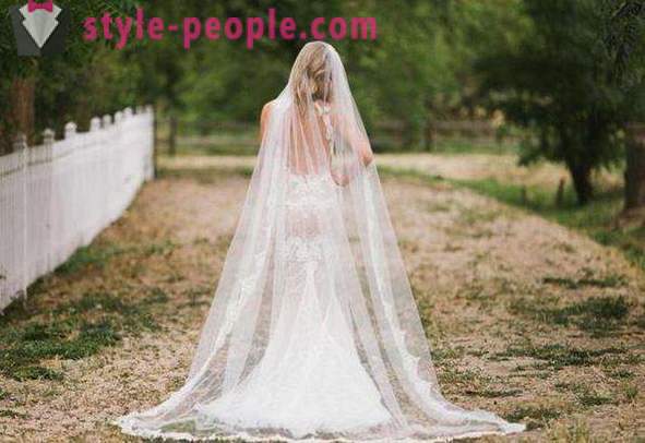 Skaista kāzu kleita ar atklātu muguru