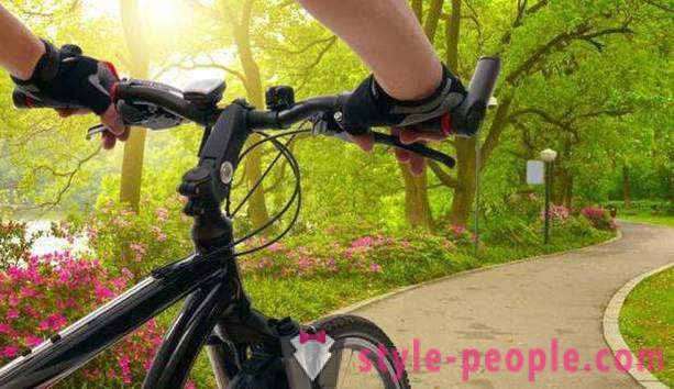 Cik kalorijas tiek sadedzinātas, bet braukšana ar velosipēdu, atsauksmes novājēt